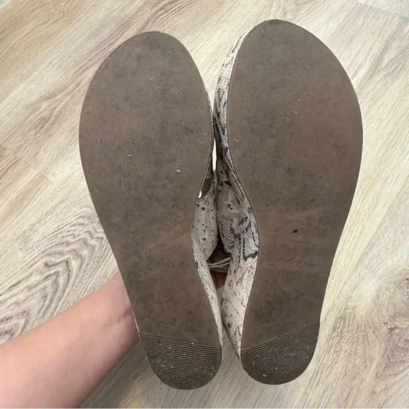 Amuse Society X Matisse Runaway Leather Python Wedge size 7 - Picture 8 of 8